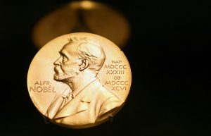 Нобелевскую премию по химии присудили за развитие метода редактирования генома