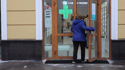 ОНФ сообщил Путину об отсутствии в 85% аптек России лекарств от COVID-19