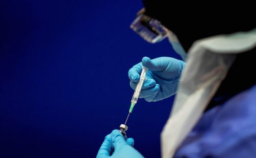 Хакеры получили данные о вакцине компании Pfizer и BioNTech