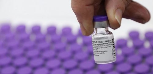 Регулятор в США разрешил хранить вакцину от Pfizer в обычном холодильнике