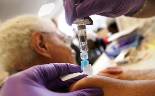 Глава ВОЗ заявил о победе новых вариантов коронавируса в гонке с вакцинами