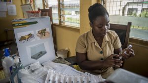 Первую в мире вакцину от малярии одобрила ВОЗ