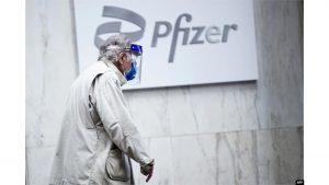 Pfizer обосновала необходимость введения четырех доз вакцины для защиты пожилых людей от COVID-19