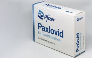 FDA поддерживает фармацевтов, прописывающих Paxlovid для COVID