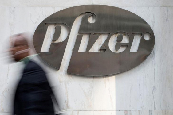 Fitch ухудшило прогноз по рейтингу Pfizer до негативного со стабильного