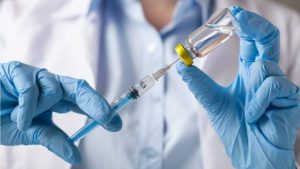 Гонка за разработку методов лечения коронавирусом испытывает границы возможного в этичности клинических испытаний