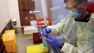 В Великобритании начато крупнейшее в мире клиническое испытание по поиску эффективных препаратов против коронавируса