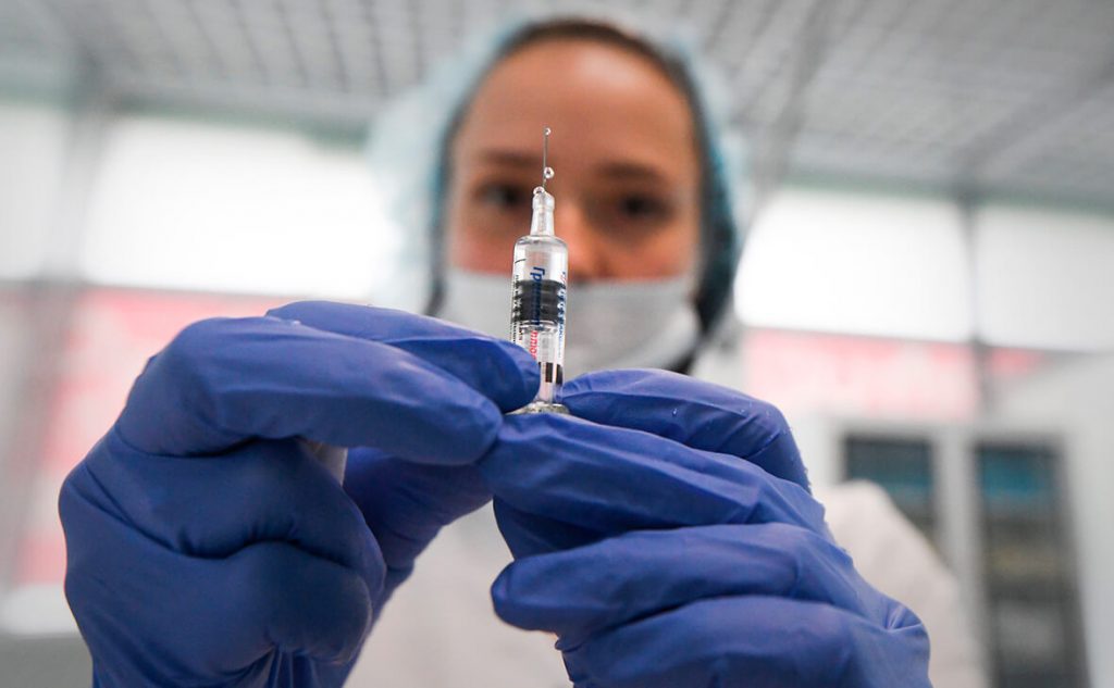 «Вектор» сообщил о планах испытать вакцину от COVID-19 на людях в июне
