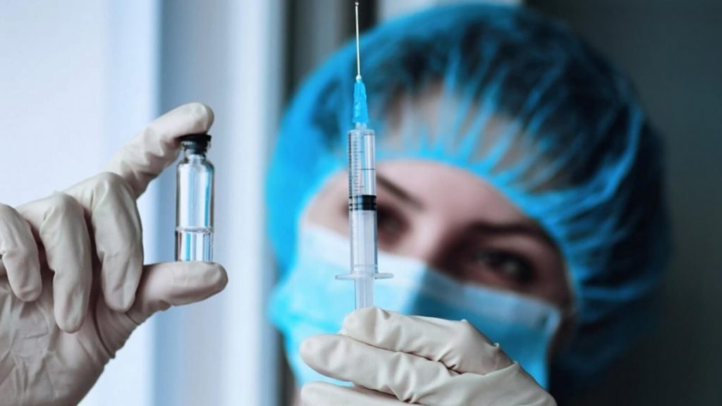 В России названы первые кандидаты на прививку от коронавируса