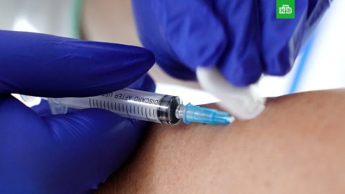 Российские ученые успешно протестировали на себе вакцину от коронавируса