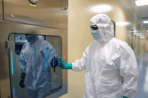 В Италии выпустили первые 13000 доз экспериментальной вакцины против коронавируса