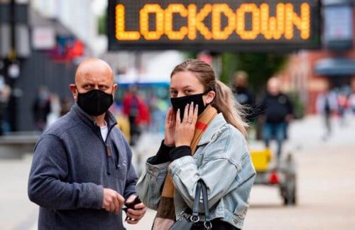 Эксперты: защитные маски для лица могут подарить иммунитет от коронавируса