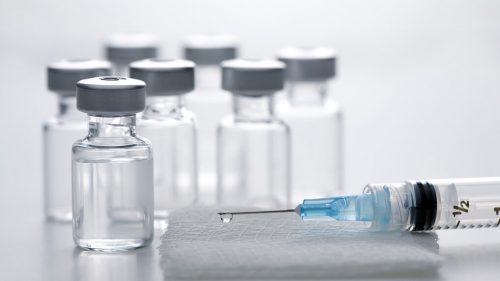 Япония направит 6,3 млрд долларов на закупку вакцин против коронавируса