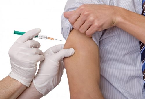 Кампания по вакцинации россиян от коронавируса может начаться уже в ноябре