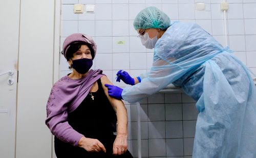 Роспотребнадзор сообщил о 100%-ной эффективности вакцины «Эпиваккорона»