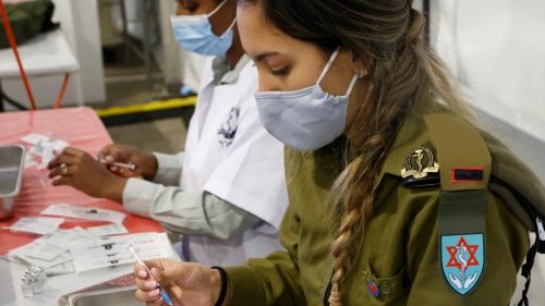 Эффективность вакцины Pfizer в Израиле совпала с результатами клинических испытаний