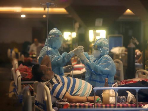 Индийский кошмар с коронавирусом: штамм идет в Россию. В нашей стране при видимом спокойствии два месяца продолжается рост заболеваемости