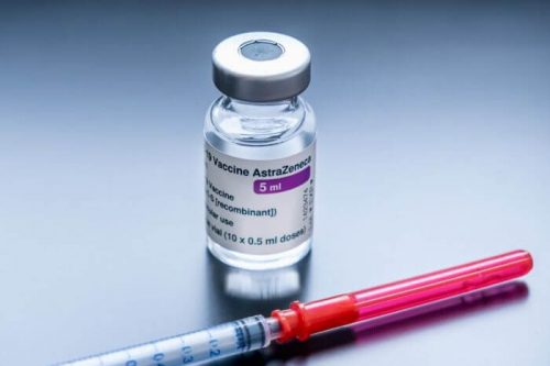 В немецком университете назвали консервант причиной побочных эффектов вакцины AstraZeneca