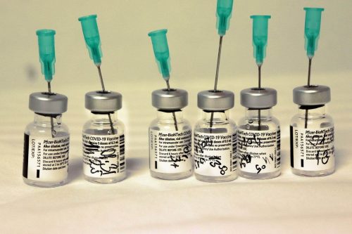 Мировая биофарма может произвести не менее 10 млрд доз вакцин от COVID-19 к концу года