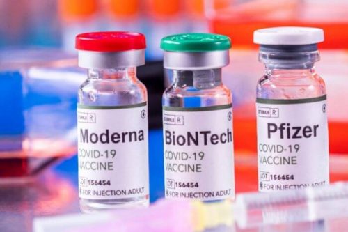 Первое прямое сравнение мРНК-вакцин показало преимущество Moderna над Pfizer