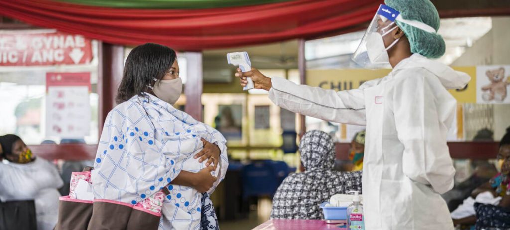 ВОЗ утверждает – чтобы остановить «омикрон», необходимо вакцинировать примерно 70 процентов населения каждой страны