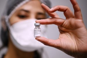 Великобритания одобрила обновленную бустерную вакцину против COVID-19 от Pfizer/BioNTech