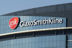 GSK изымает две партии своего блокбастера от астмы из-за стекла внутри флаконов
