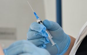 Минздрав: онковакцину пока будут получать только взрослые пациенты с меланомой